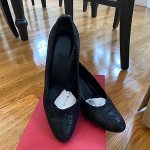 Vaneli black eprint womens heels, size 8M
